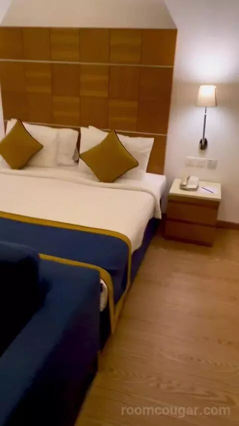 Superior King Room (#230) bed picture #8