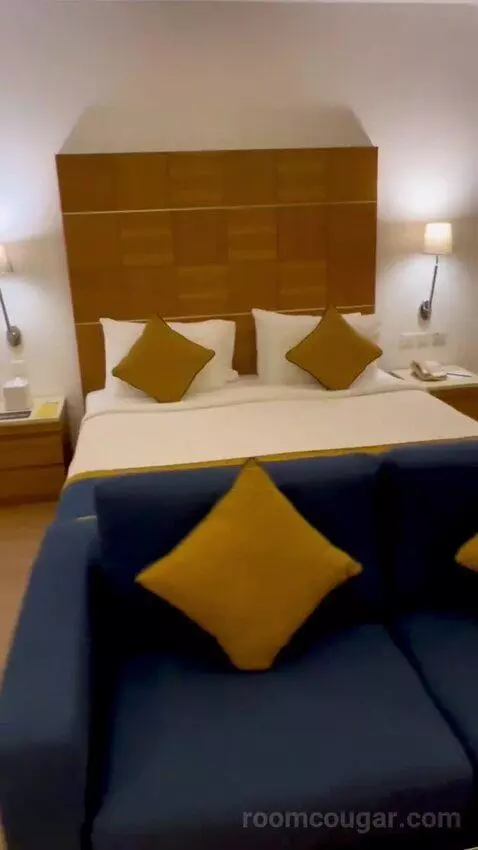 Superior King Room (#230) bed picture #10