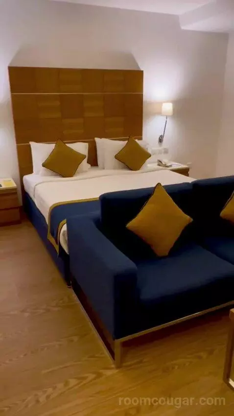 Superior King Room (#230) bed picture #1