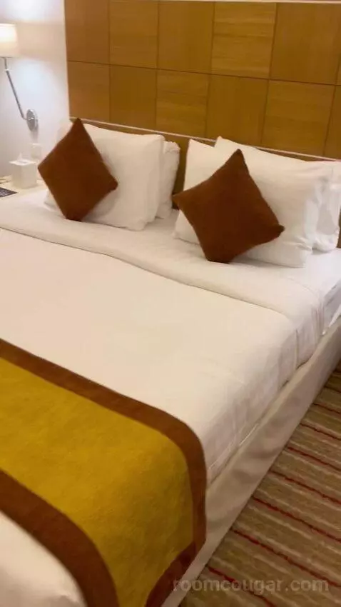 Standard King Room (#242) bed picture #6