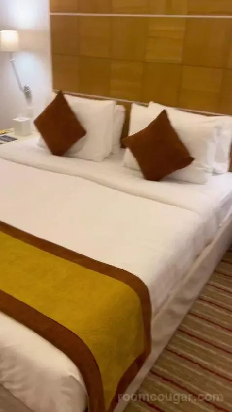 Standard King Room (#242) bed picture #8