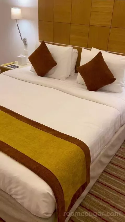 Standard King Room (#242) bed picture #9