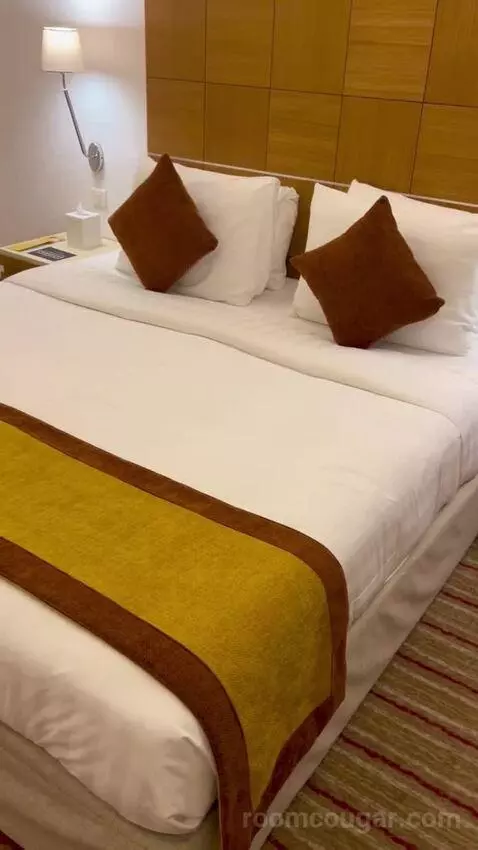 Standard King Room (#242) bed picture #10