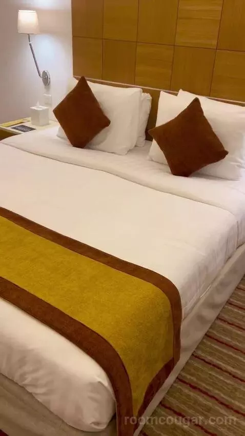 Standard King Room (#242) bed picture #12