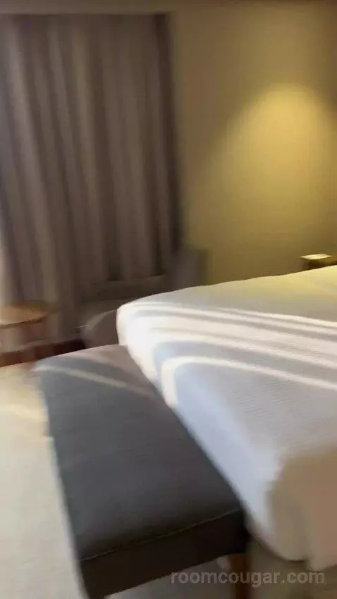 Executive Suite (#404) bed picture #6