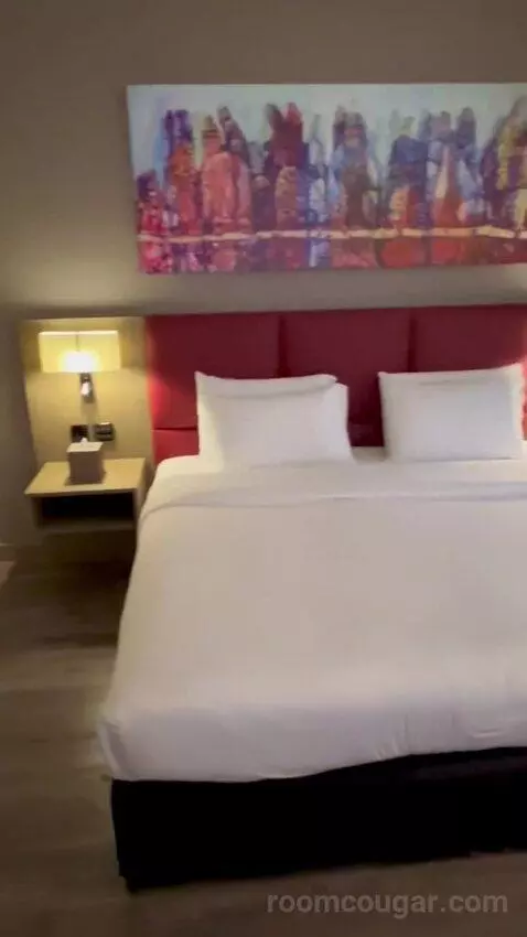 Executive King Suite (#622) bed picture #6