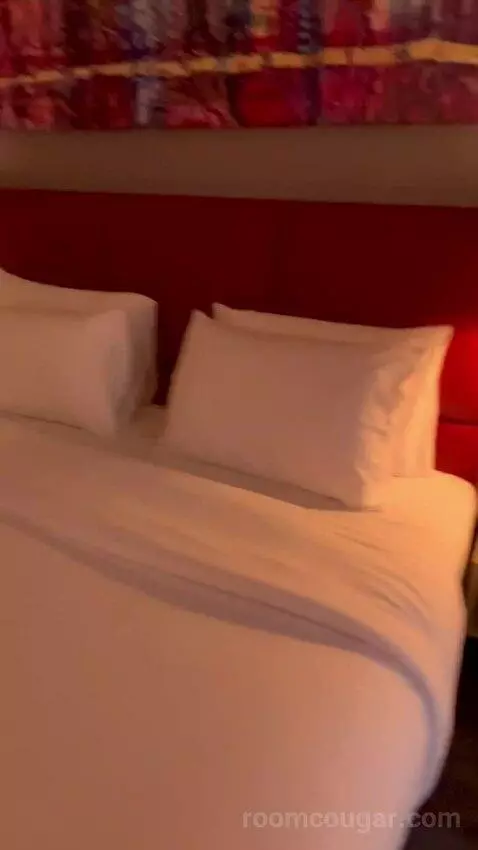 Executive King Suite (#622) bed picture #9