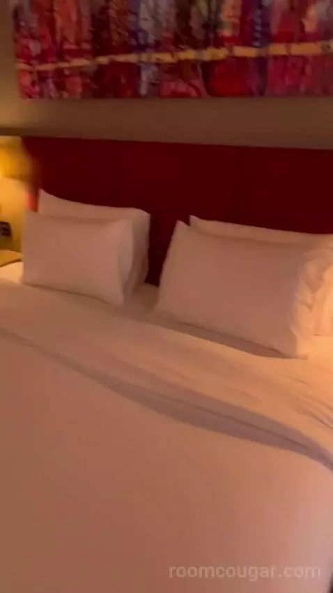 Executive King Suite (#622) bed picture #10