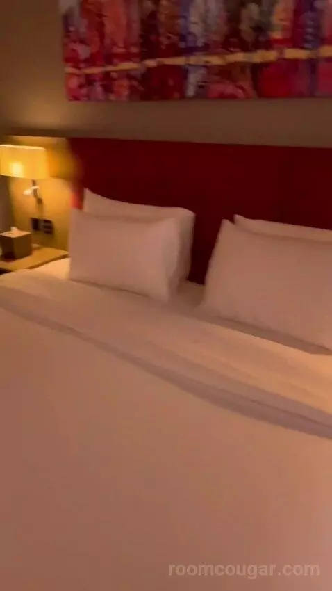 Executive King Suite (#622) bed picture #11