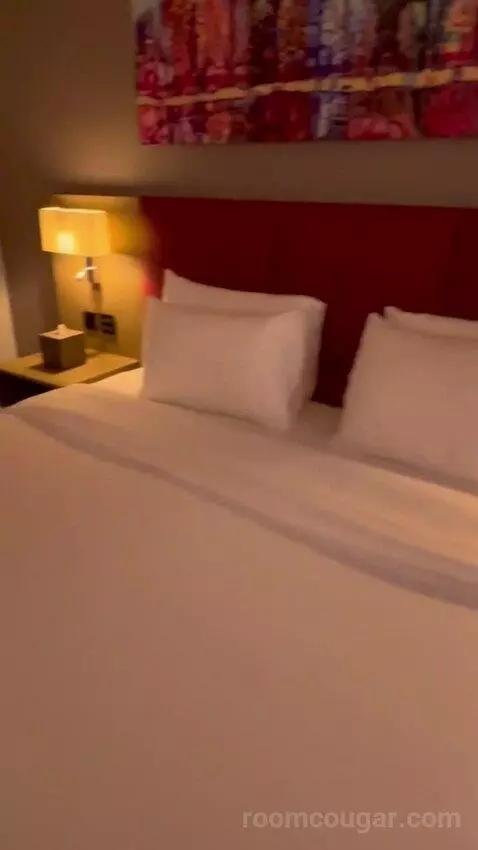 Executive King Suite (#622) bed picture #12