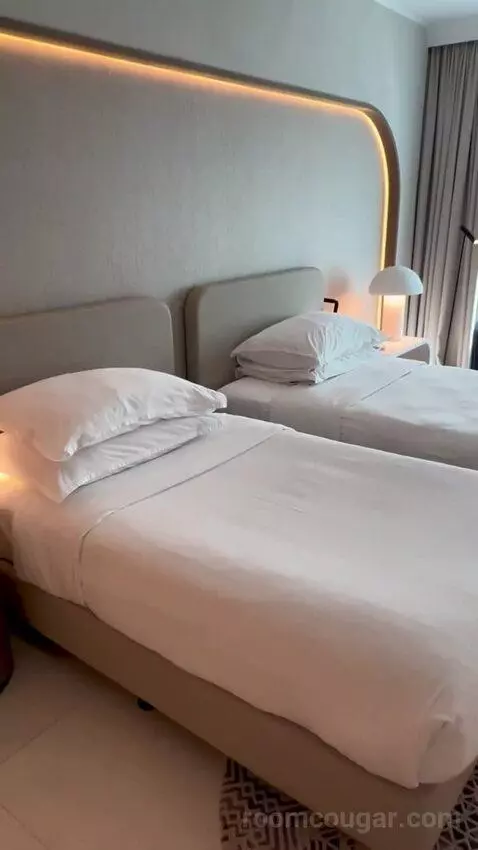 Deluxe Room Jbr View, 2 Twin Beds (#334) bed picture #11
