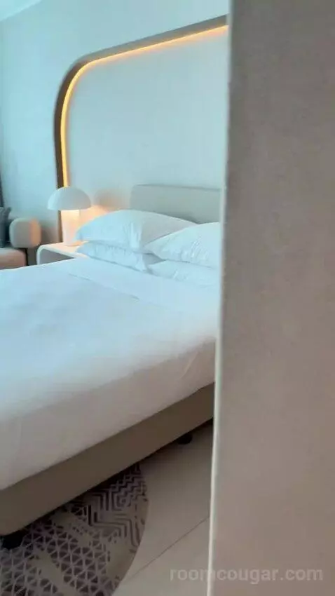Deluxe Room Jbr View, 1 King Bed (#328) bed picture #1