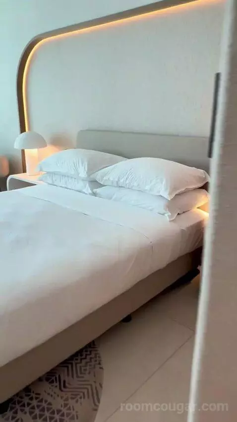 Deluxe Room Jbr View, 1 King Bed (#328) bed picture #3