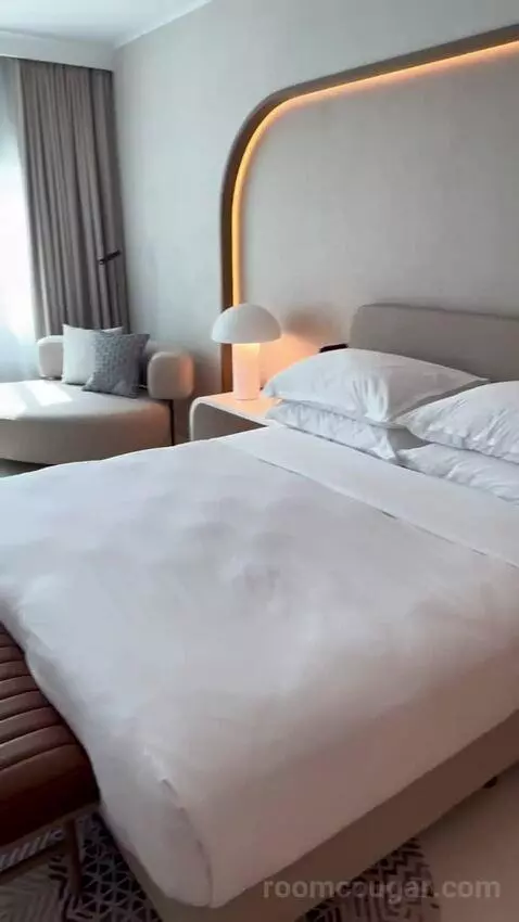 Deluxe Room Jbr View, 1 King Bed (#328) bed picture #7