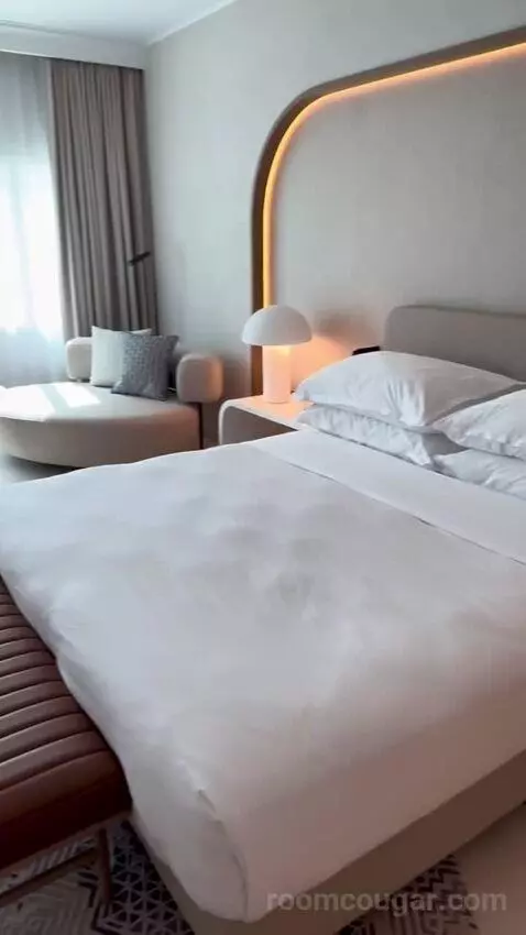 Deluxe Room Jbr View, 1 King Bed (#328) bed picture #8