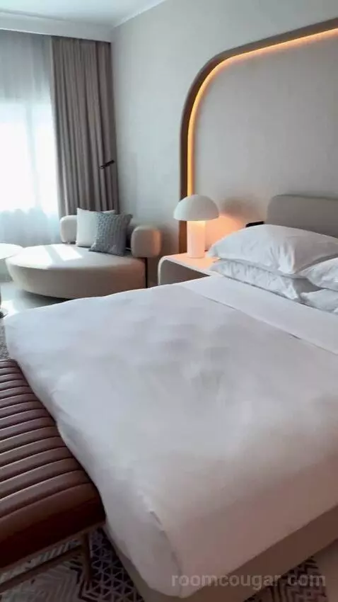 Deluxe Room Jbr View, 1 King Bed (#328) bed picture #9