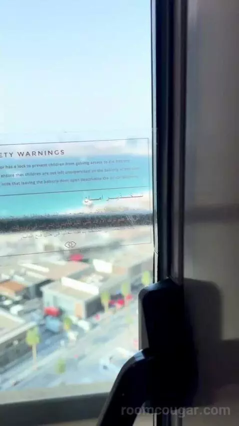 Prestige King Suite with Partial Sea View - Club Access (#1613) view picture #3