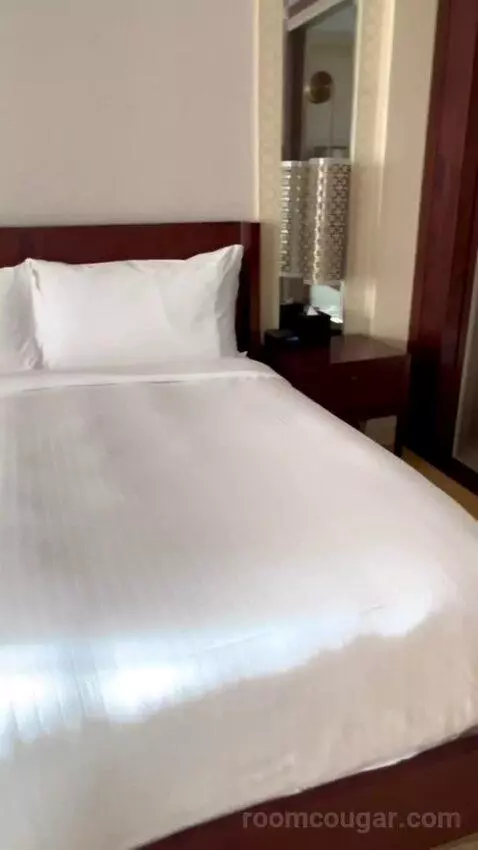 Club Ocean Deluxe Room, Balcony with Ocean View, Club Lounge Access with 5 Culinary Presentations Including Breakfast and Free F (#652) bed picture #10