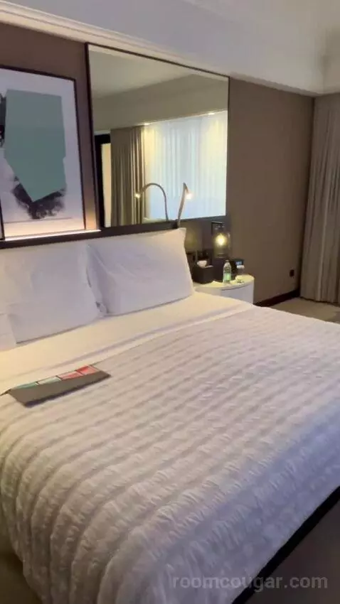 Super Deluxe Suite, Suite, 1 King, Airport Transfers (#635) bed picture #10