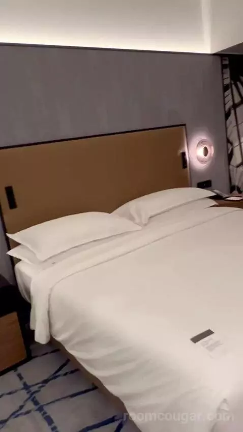 Superior King Room (City View) (#933) bed picture #10