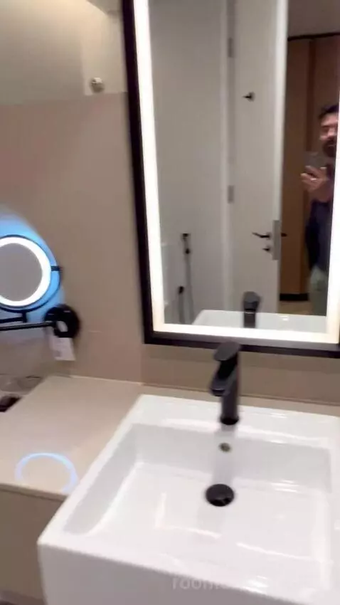 Superior King Room (City View) (#933) bathroom picture #2