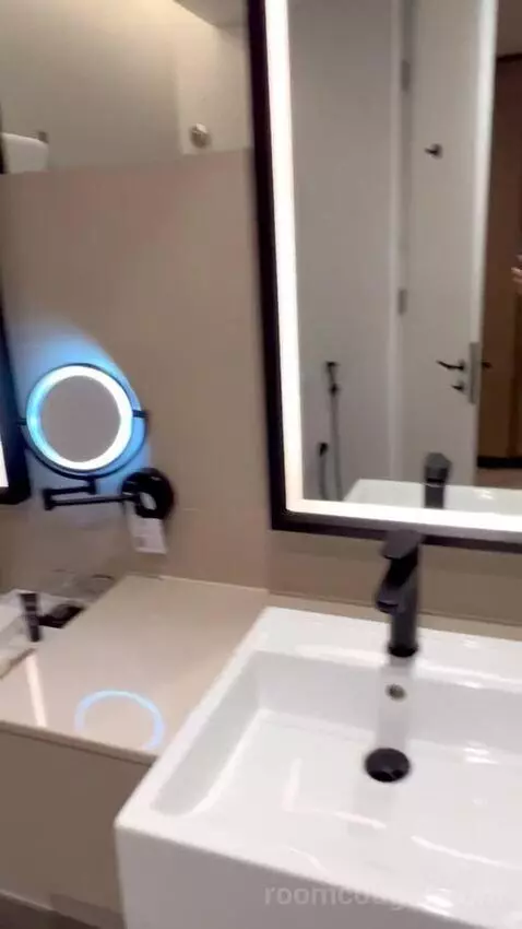 Superior King Room (City View) (#933) bathroom picture #3