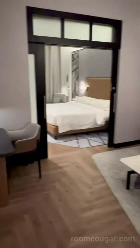 Grand Deluxe 1 Bedroom Suite, Sofa Bed - Club Lounge Access Including Breakfast, Evening Cocktail Hours & Soft Refreshments & Ca (#935) bed picture #10