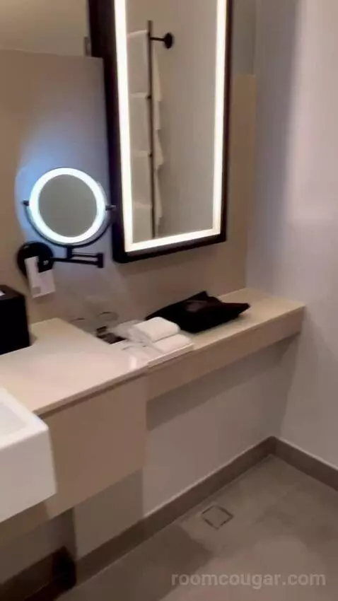 Superior Twin Room (City View) (#932) bathroom picture #8