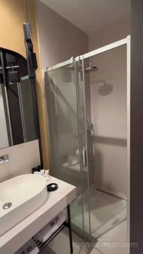 Superior Double Room (#106) bathroom picture #3