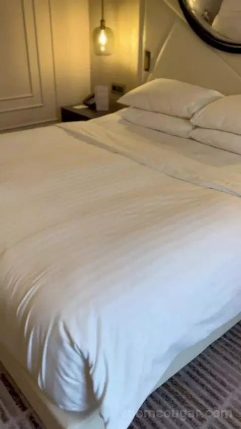 Deluxe Room 1 King (#440) bed picture #6