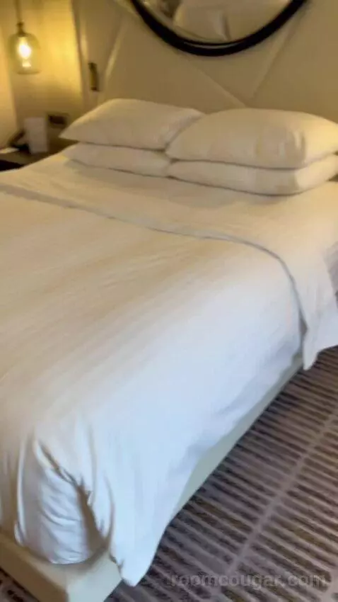 Deluxe Room 1 King (#440) bed picture #8