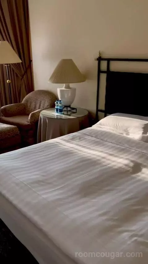 King Room (#349) bed picture #10