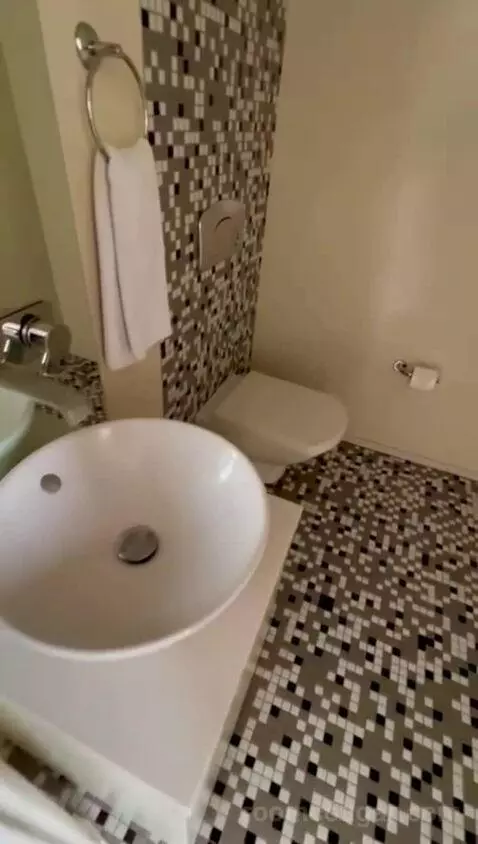 Duplex Superior Suite with City View (#703) bathroom picture #3