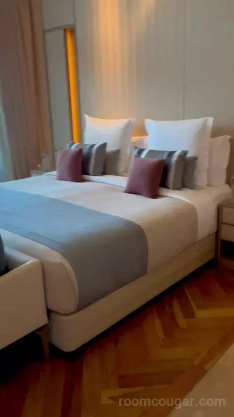 Generous Room (#620) bed picture #5