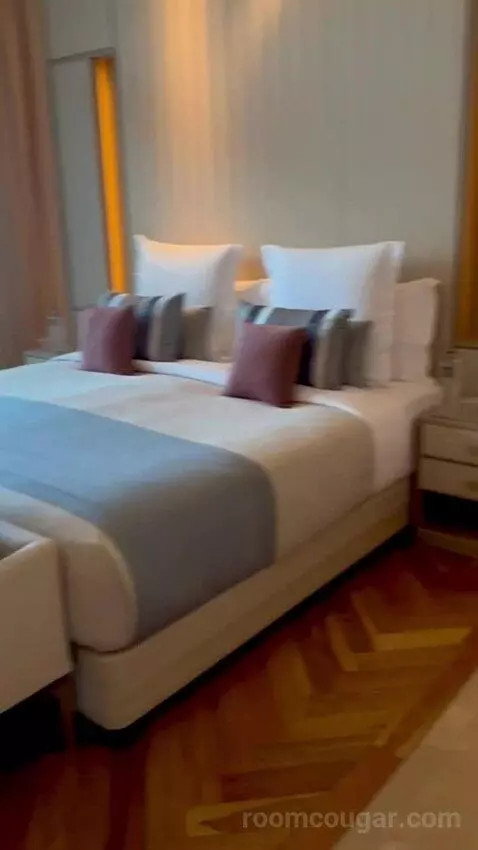 Generous Room (#620) bed picture #6