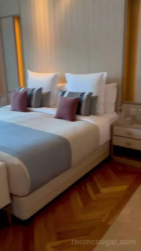 Generous Room (#620) bed picture #7