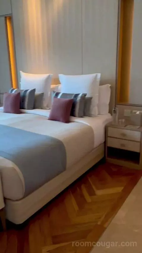 Generous Room (#620) bed picture #8