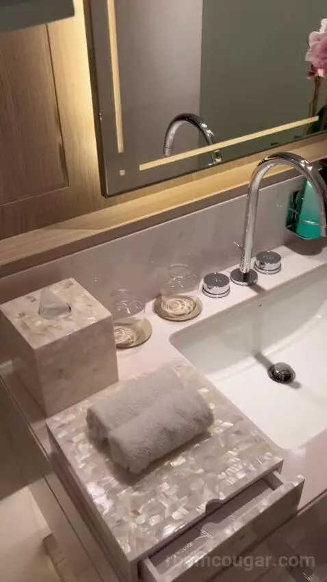 Luxe Studio (#1607) bathroom picture #8