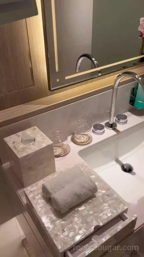 Luxe Studio (#1607) bathroom picture #9