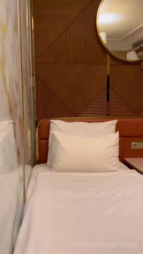 Family Suite with Jetted Tub (#2021) bed picture #12