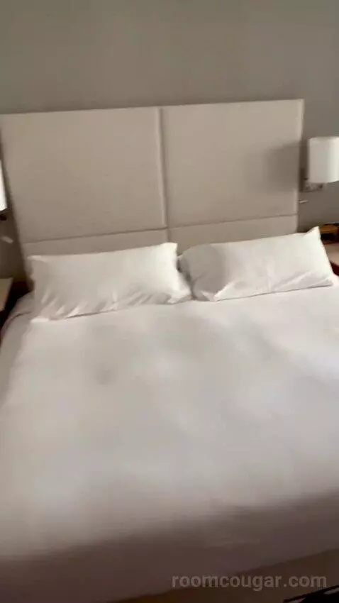 King Executive Suite (#862) bed picture #1