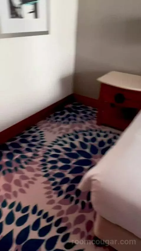 King Executive Suite (#862) bed picture #12