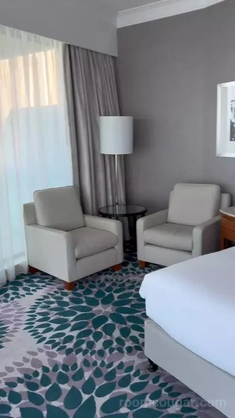 Executive King Room with Sea View (#101) bed picture #9