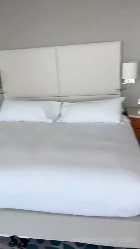 Executive King Room with Sea View (#101) bed picture #12