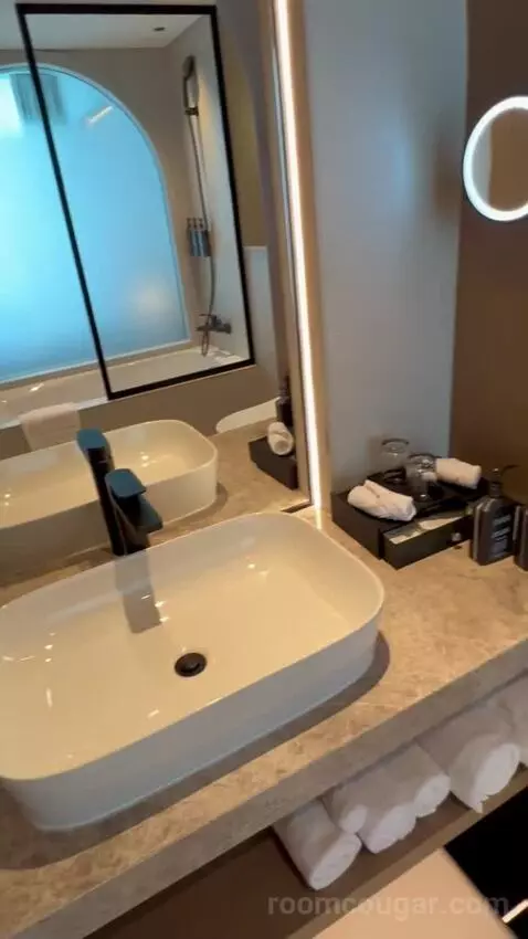 Three Bedroom Family Suite (#0402) bathroom picture #9