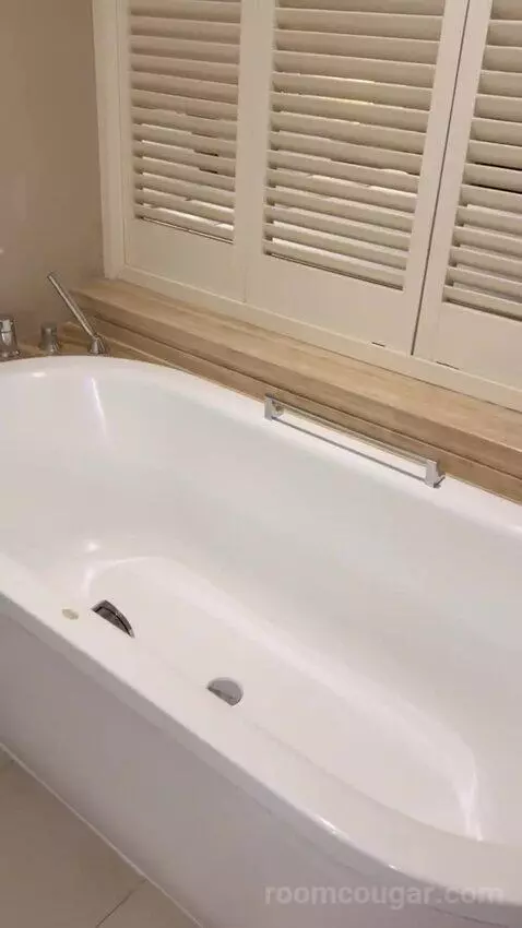 Premium King Room (#2804) bathroom picture #1