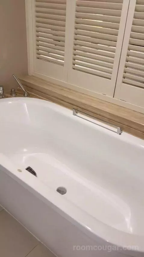 Premium King Room (#2804) bathroom picture #2