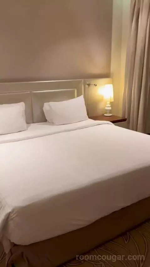 Premium King Room (#2804) bed picture #1