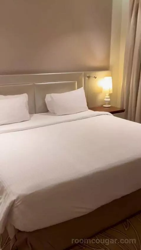 Premium King Room (#2804) bed picture #2
