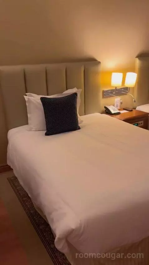 Deluxe Room (#1807) bed picture #4